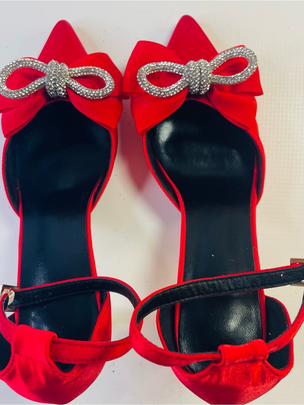 Source Unknown Red Pointed-Toe Heels with Bow and Crystal Accent - Picture 5 of 6